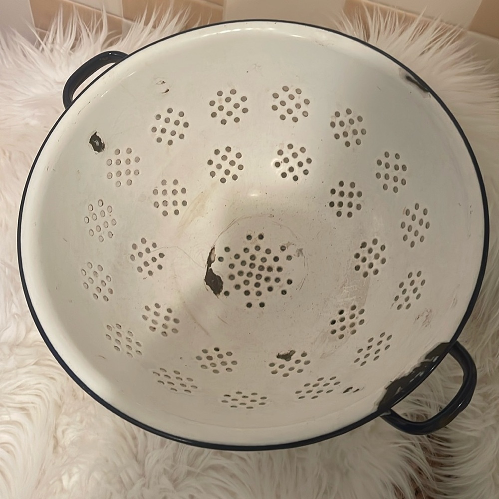 VINTAGE BLUE & White ENAMELWARE STRAINER COLANDER 12 inches round